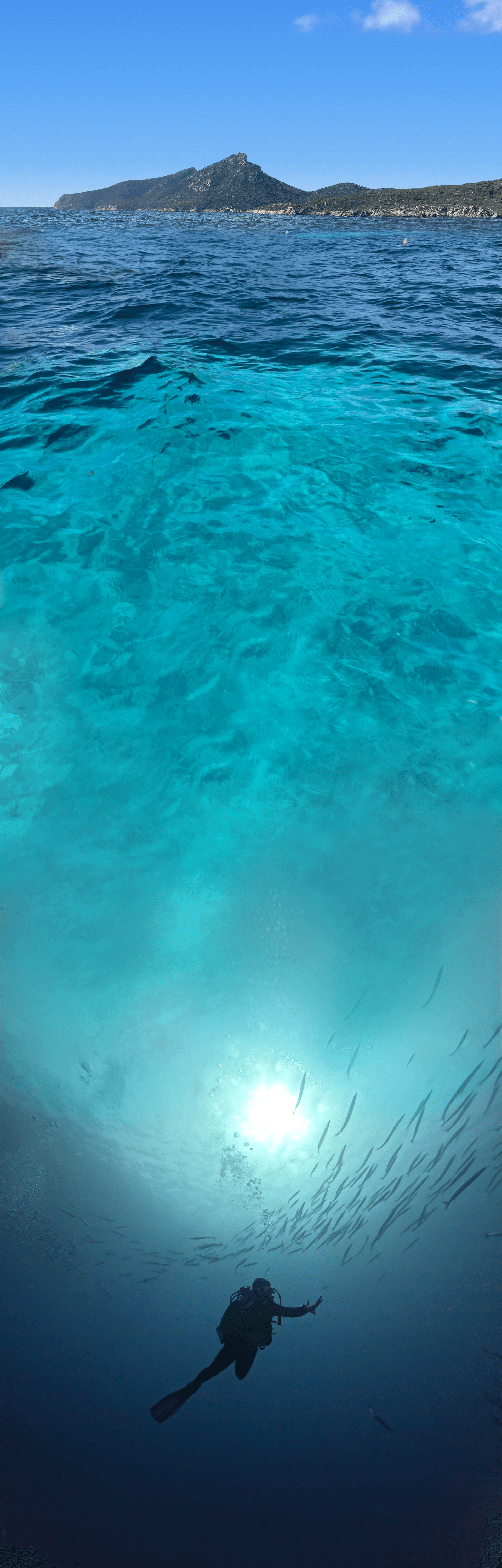 Taucher unter Wasser im Mittelmeer bei Mallorca
